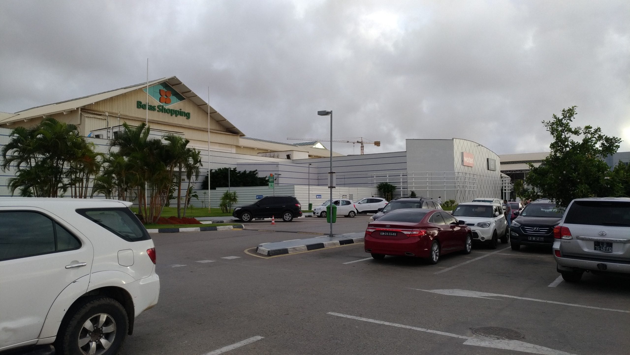 Atrium Nova Vida shopping centres in Luanda